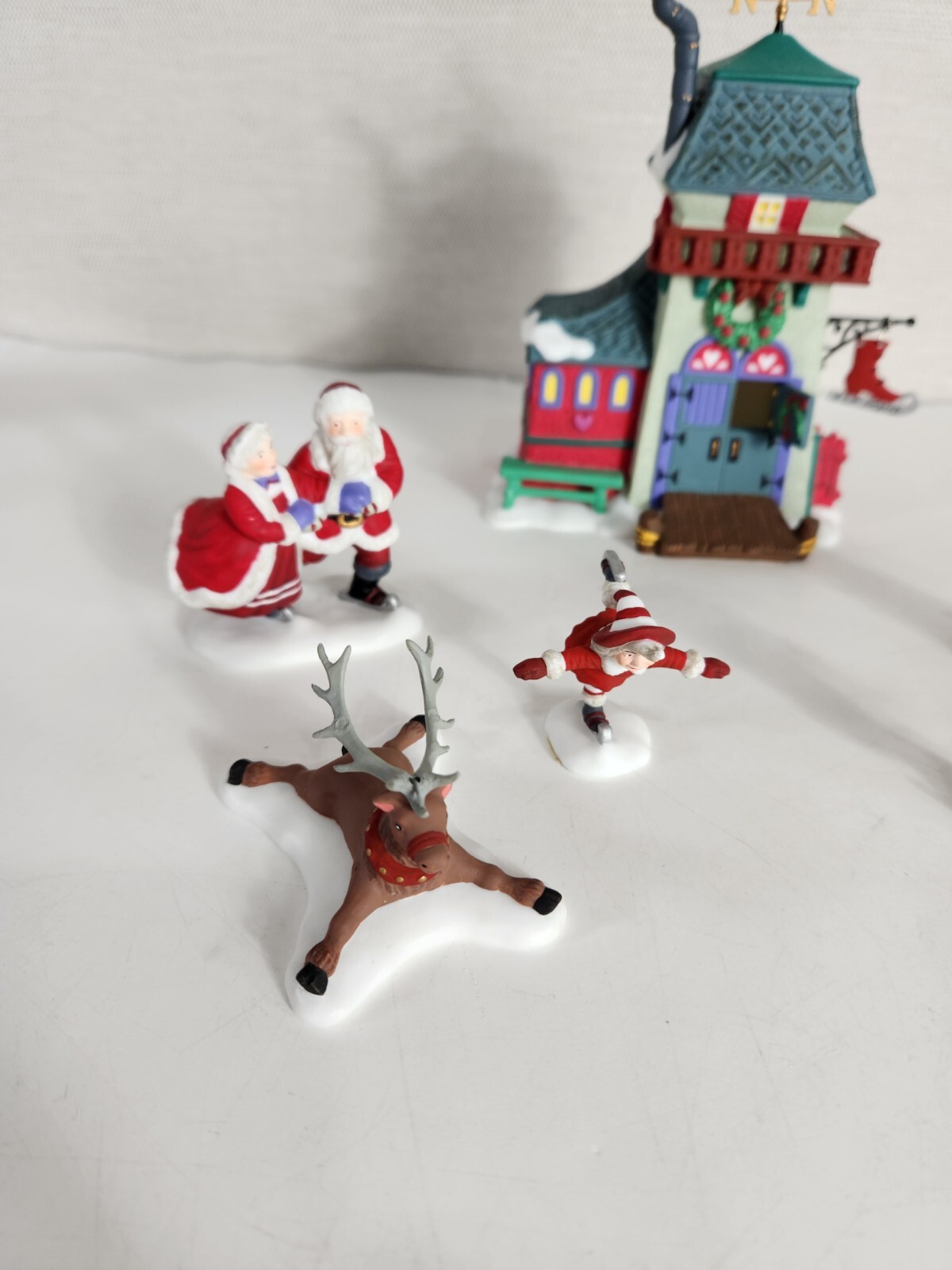 Dept 56 Peppermint Skating Party Christmas Santa Ice Reindeer Mrs Claus 6 Piece