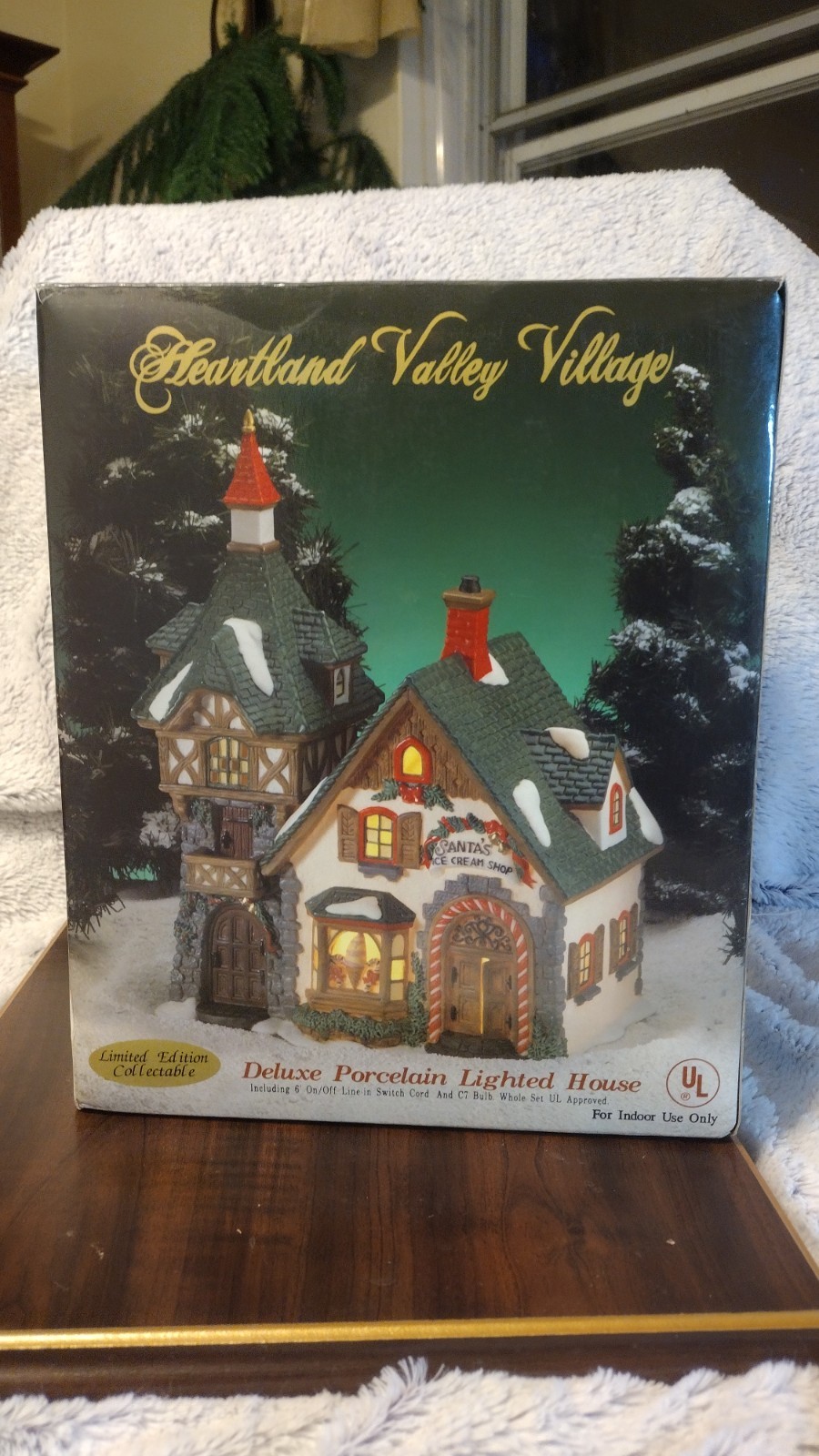 Heartland Valley Village Porcelain Lighted Christmas SANTA’S ICE CREAM SHOP