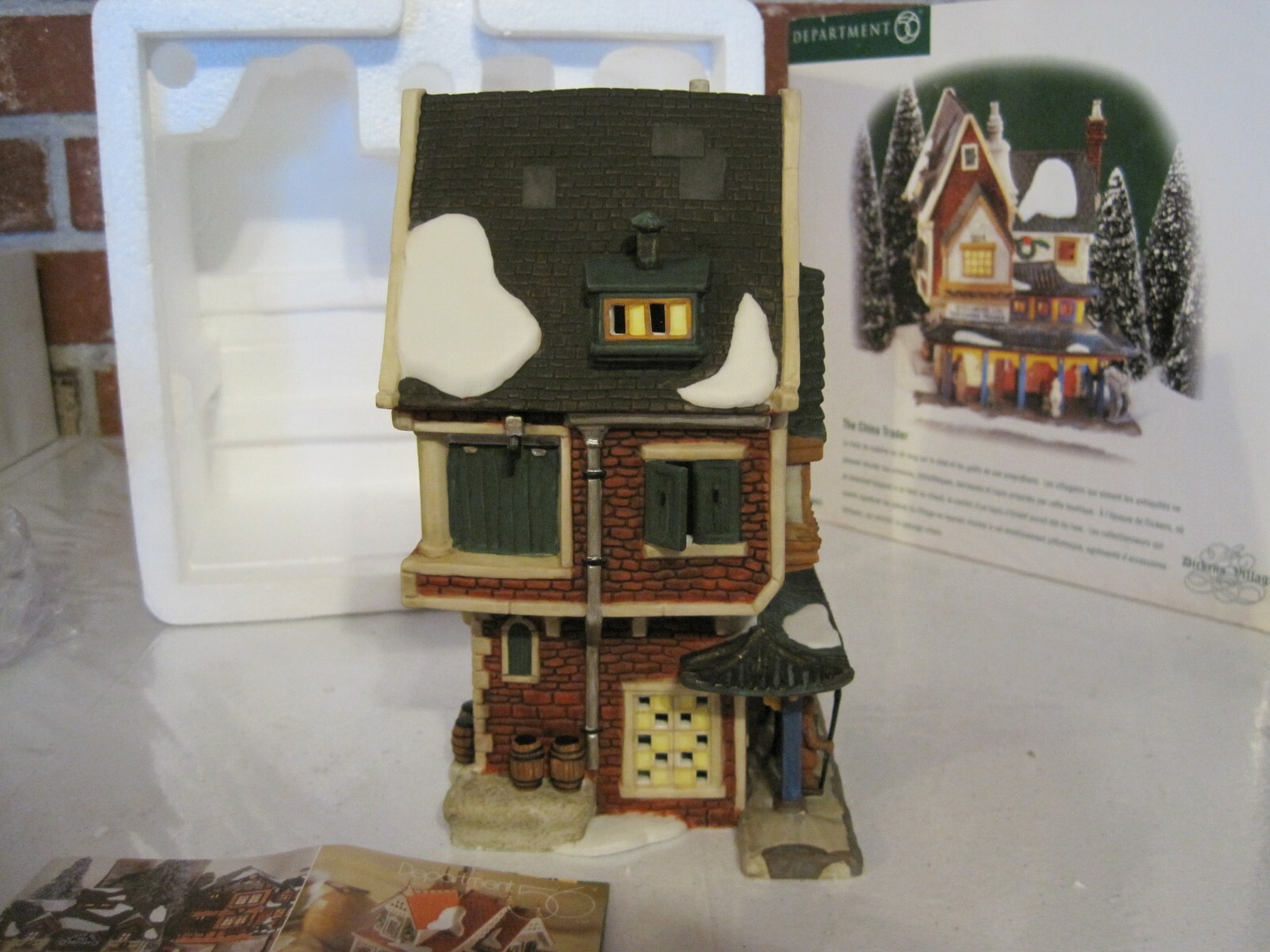 1999 DEPARTMENT 56 DICKENS’ VILLAGE SERIES “THE CHINA TRADER” #56.58447–NEW