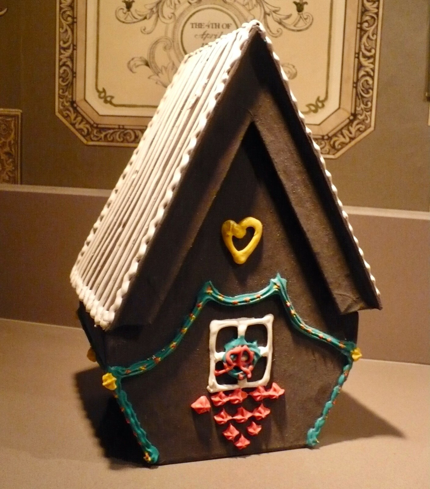 Christmas Gingerbread House 8″ Cottage Decorative Detail Made in Philippines