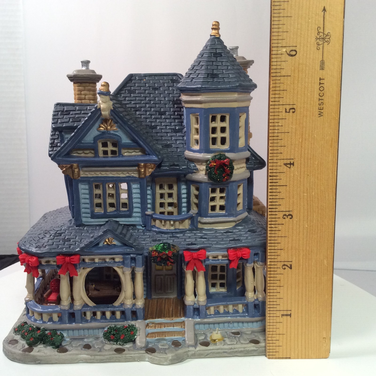 2004 LEMAX Coventry Cove Village Lighted “BENSEN HOUSE” #45116