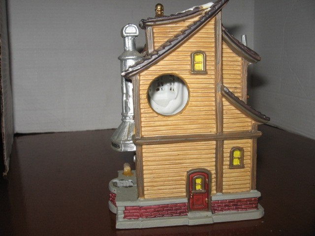 Lemax 2004 Lucy’s Chocolate Shop Porcelain House READ
