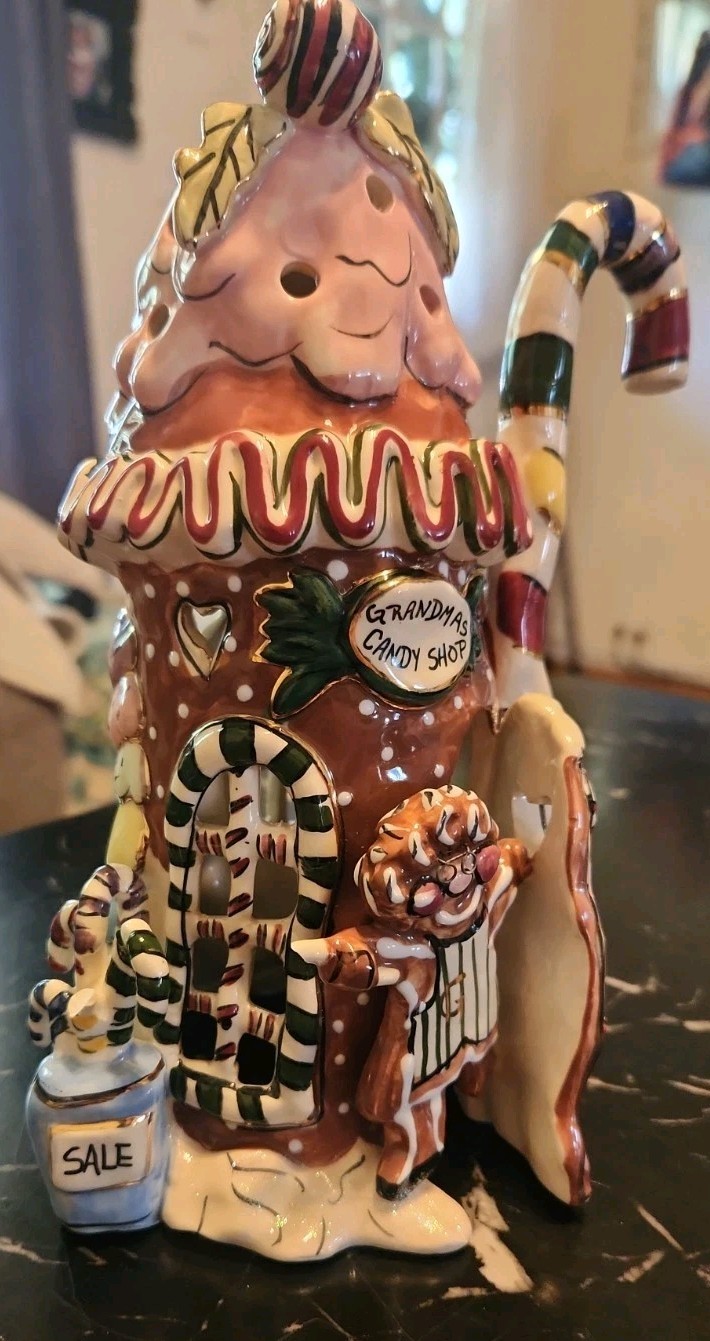 Blue Sky Grandma’s Candy Shop Gingerbread House Tea Light Vntg 2003 2 Chips