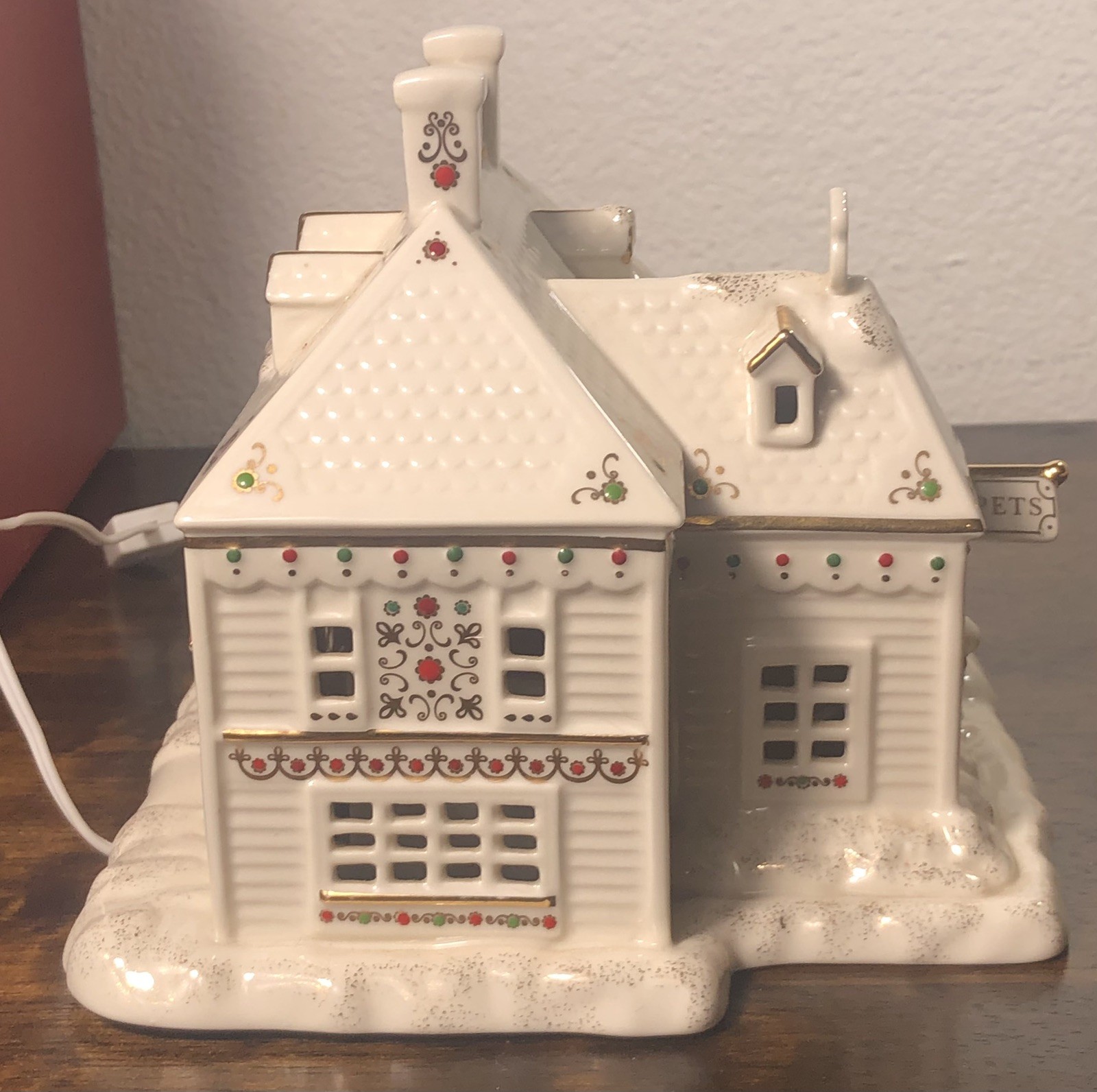 Lenox Mistletoe Park Pet Shoppe Village Treasures Collection Boxed 2008- Retired