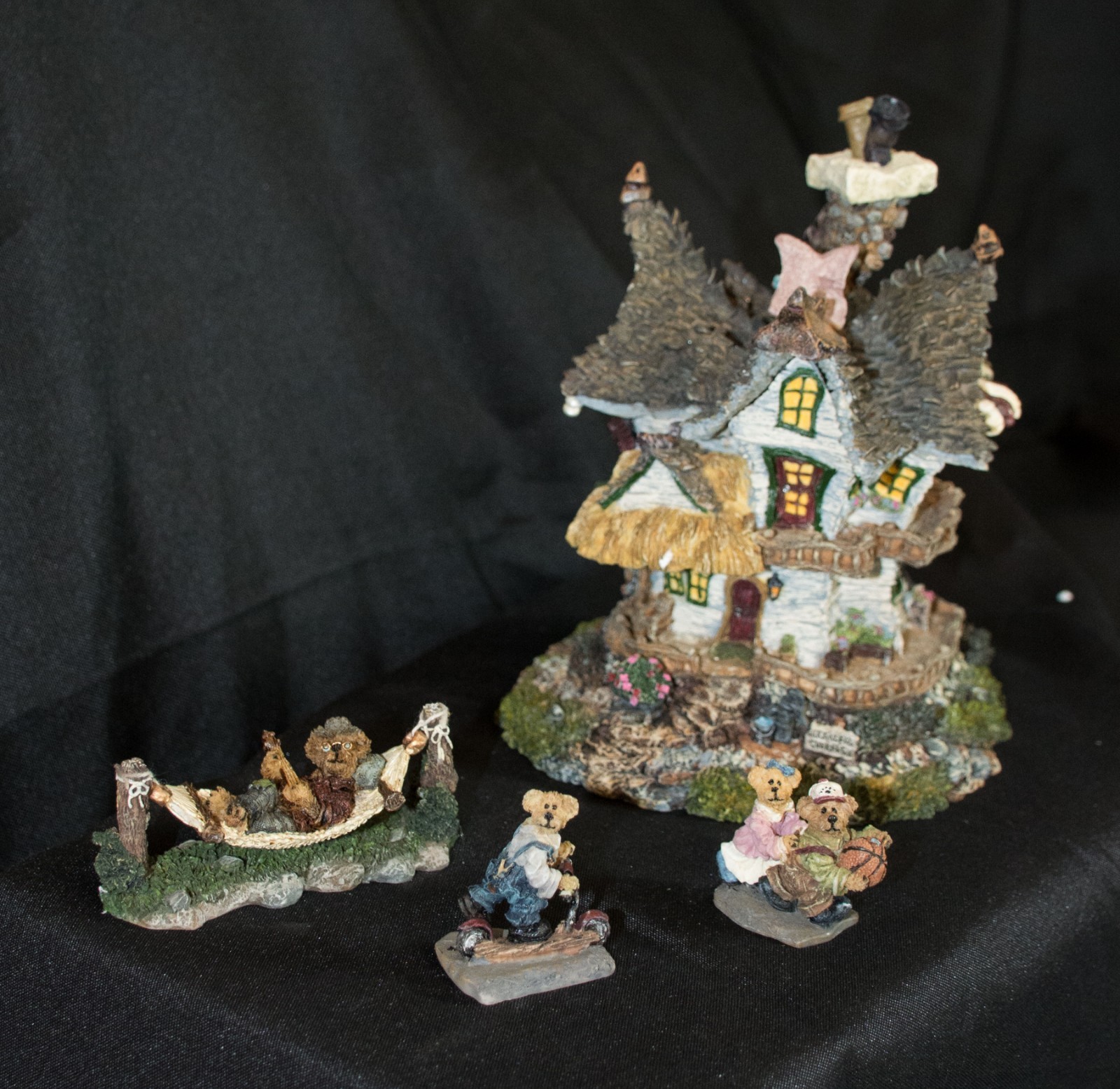 Boyd’s Bearly-Built Village Grenville and Beatrice’s Homestead with Accessories
