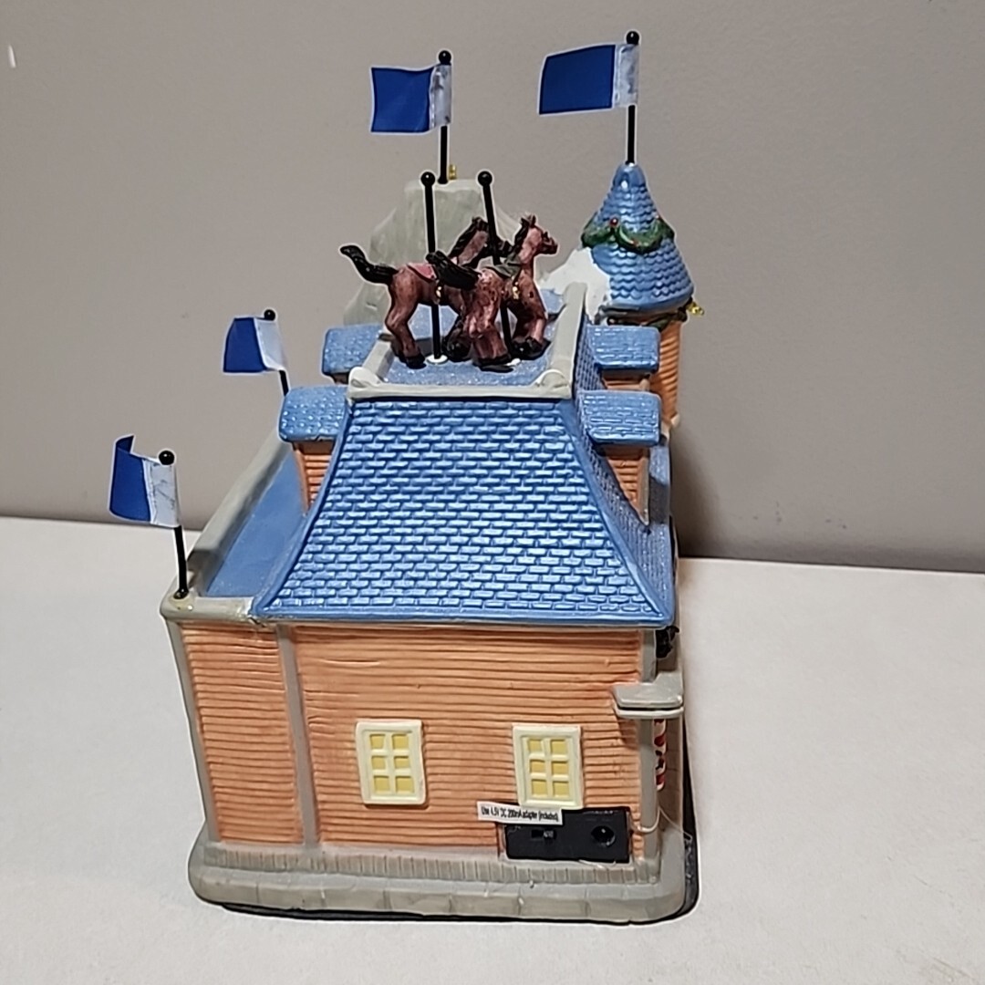 Chrismas Village Toy Store Castle Look Mc’ Gregors Crosslight Read