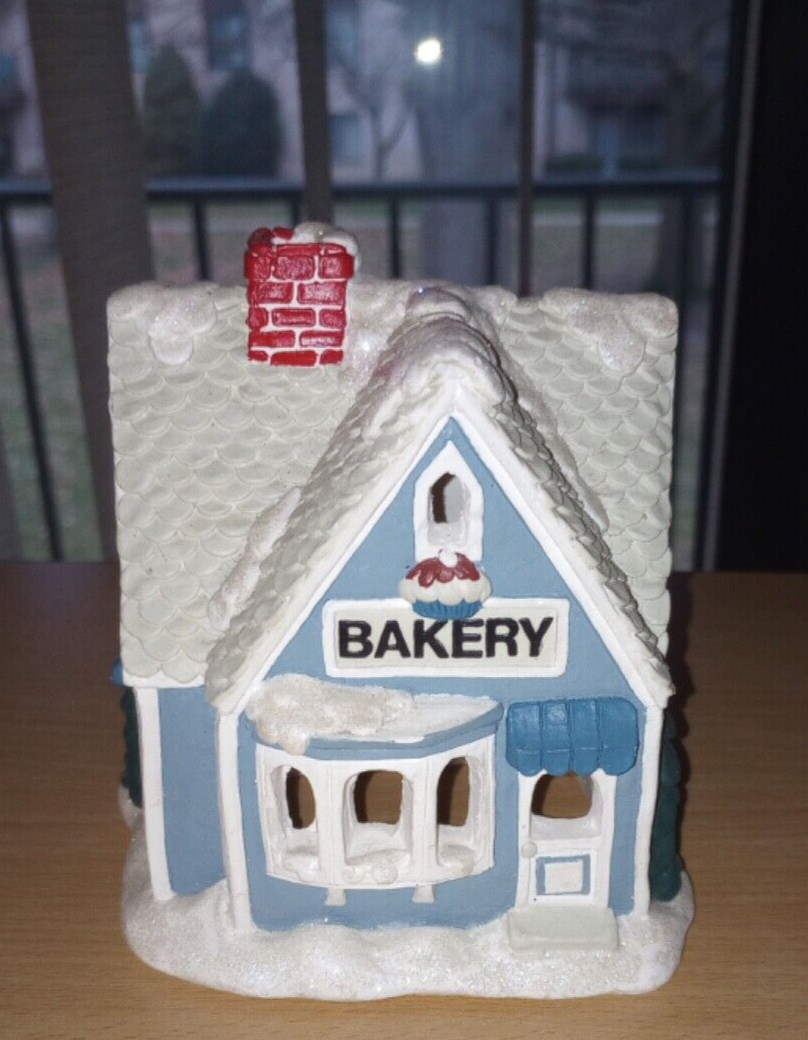 CHRISTMAS VILLAGE BAKERY BUILDING PORCELAIN 4.75″ HIGH VINTAGE 1994 BLUE & WHITE