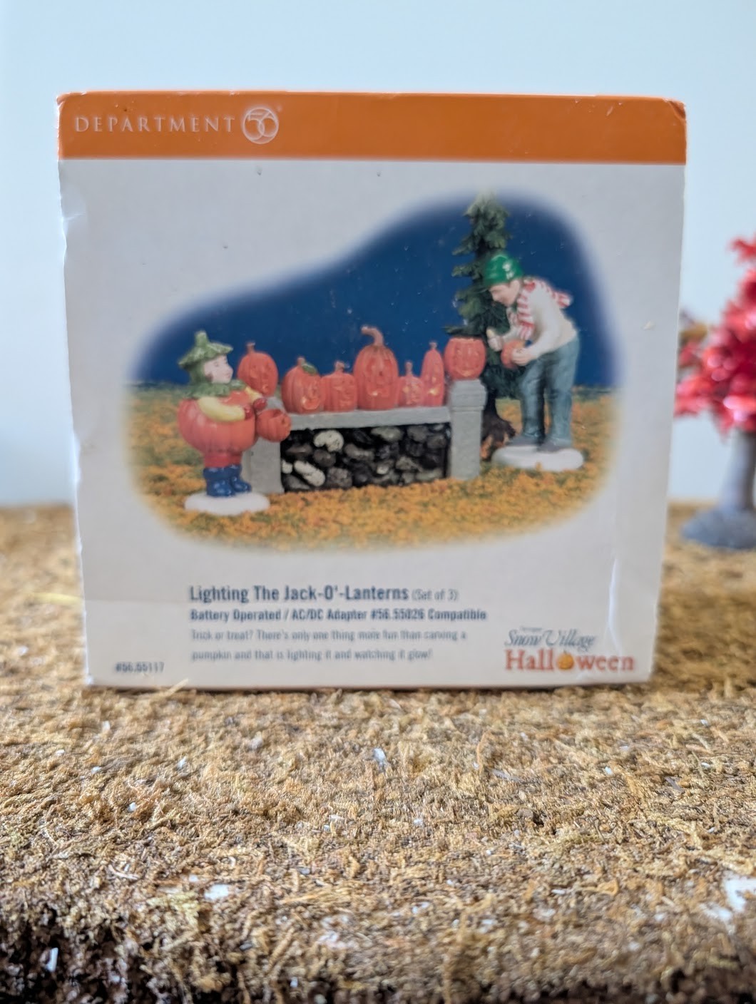 Dept 56 Halloween – Village accessories – Lighting the Jack -O – Lanterns