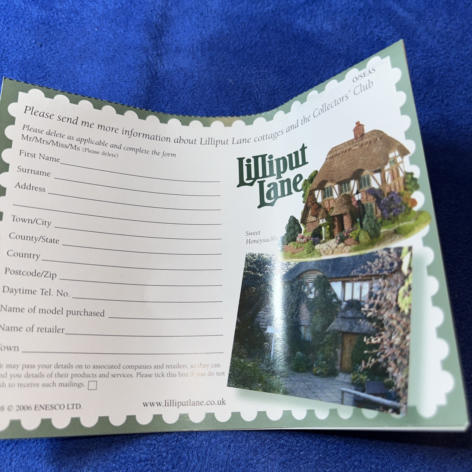 Lilliput Lane Ornament – Christmas Post – L2902 in original box with deed.