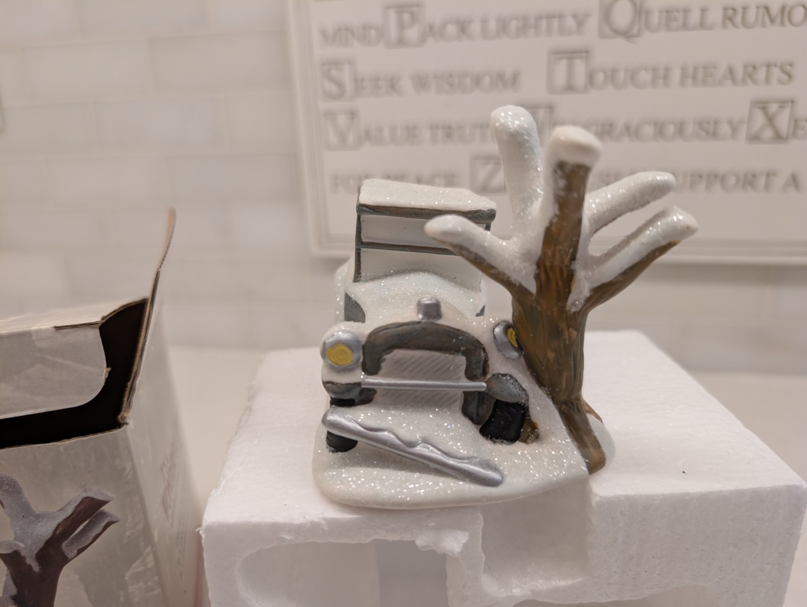 Enesco It’s A Wonderful Life Christmas Village George Bailey’s Car Crashed Tree