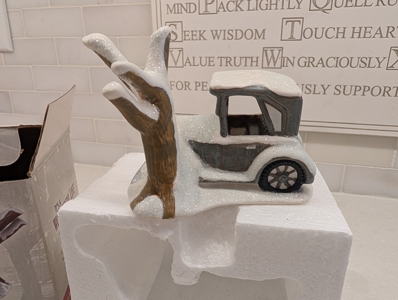 Enesco It’s A Wonderful Life Christmas Village George Bailey’s Car Crashed Tree