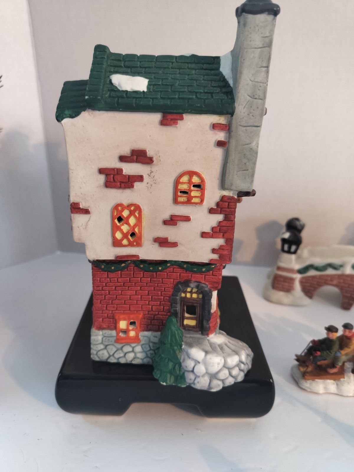 VTG 1990’s Holiday Expressions Collectible Porcelain Village/Towne Buildings;EUC