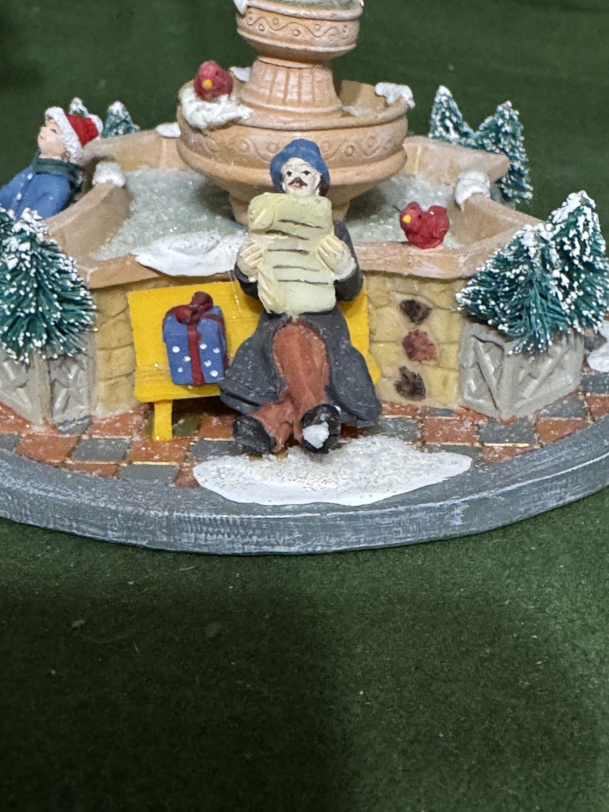 Winter Valley: Park Fountain