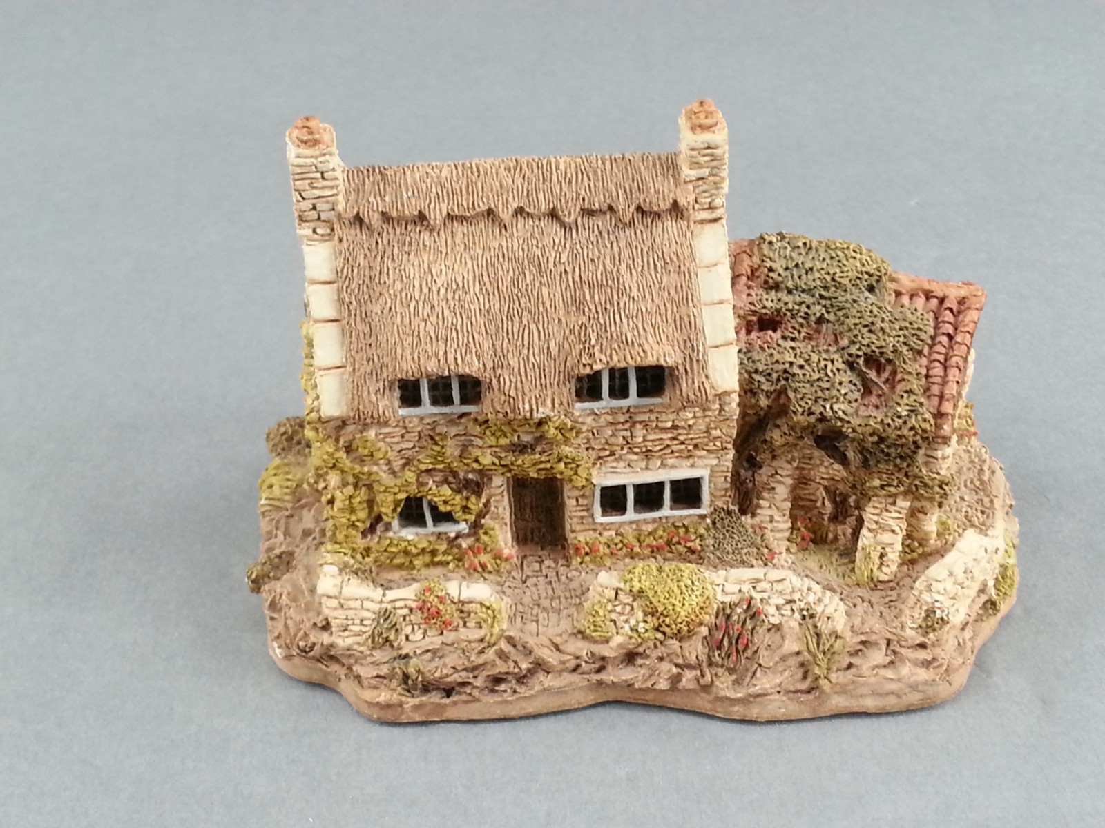 Vintage Lilliput Lane Miniature 1986 Cobblers Cottage