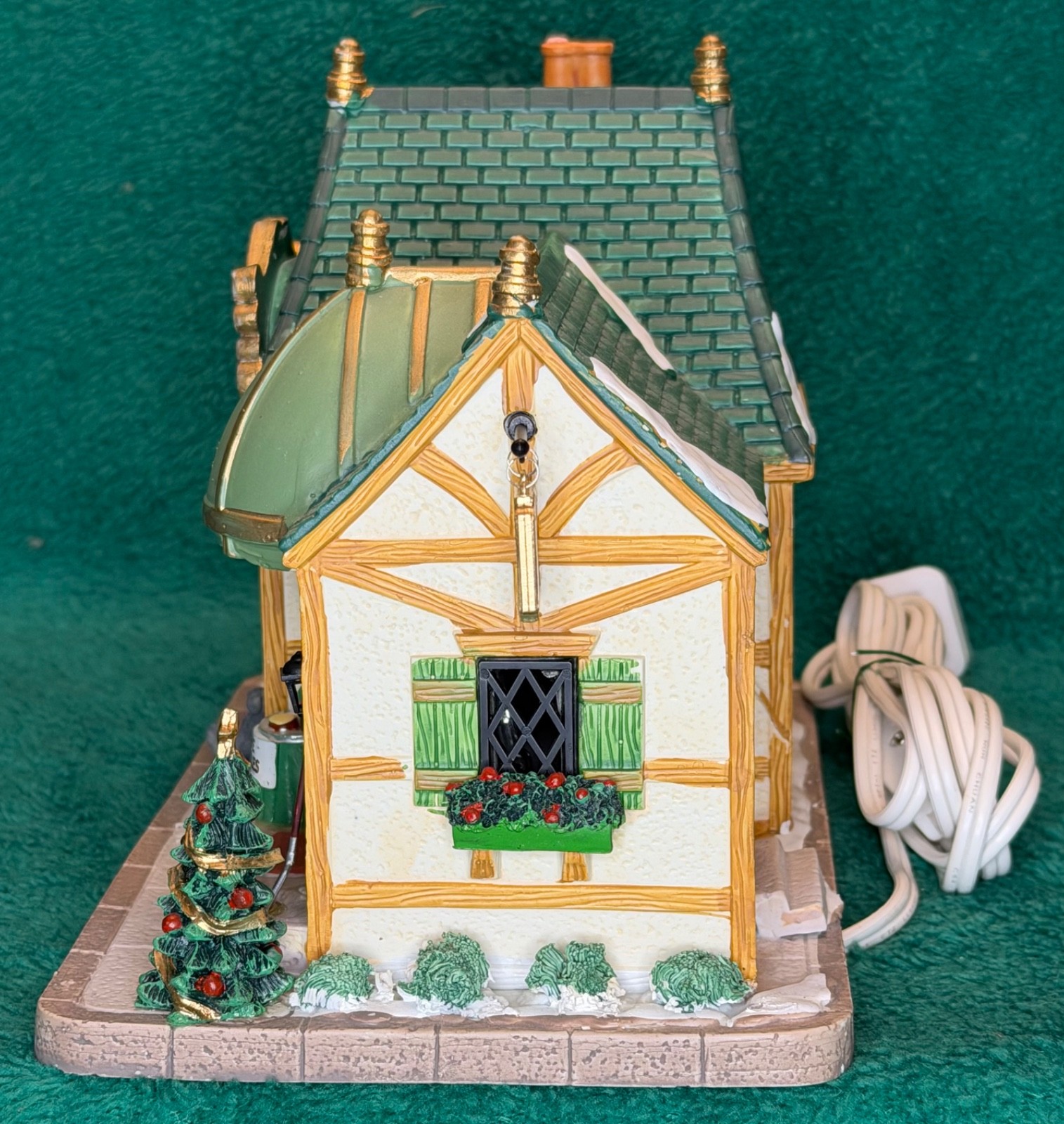 LEMAX KRINGLE’S EUROPEAN BAKERY #35509 LIGHTED CHRISTMAS BUILDING – GREAT w/BOX!