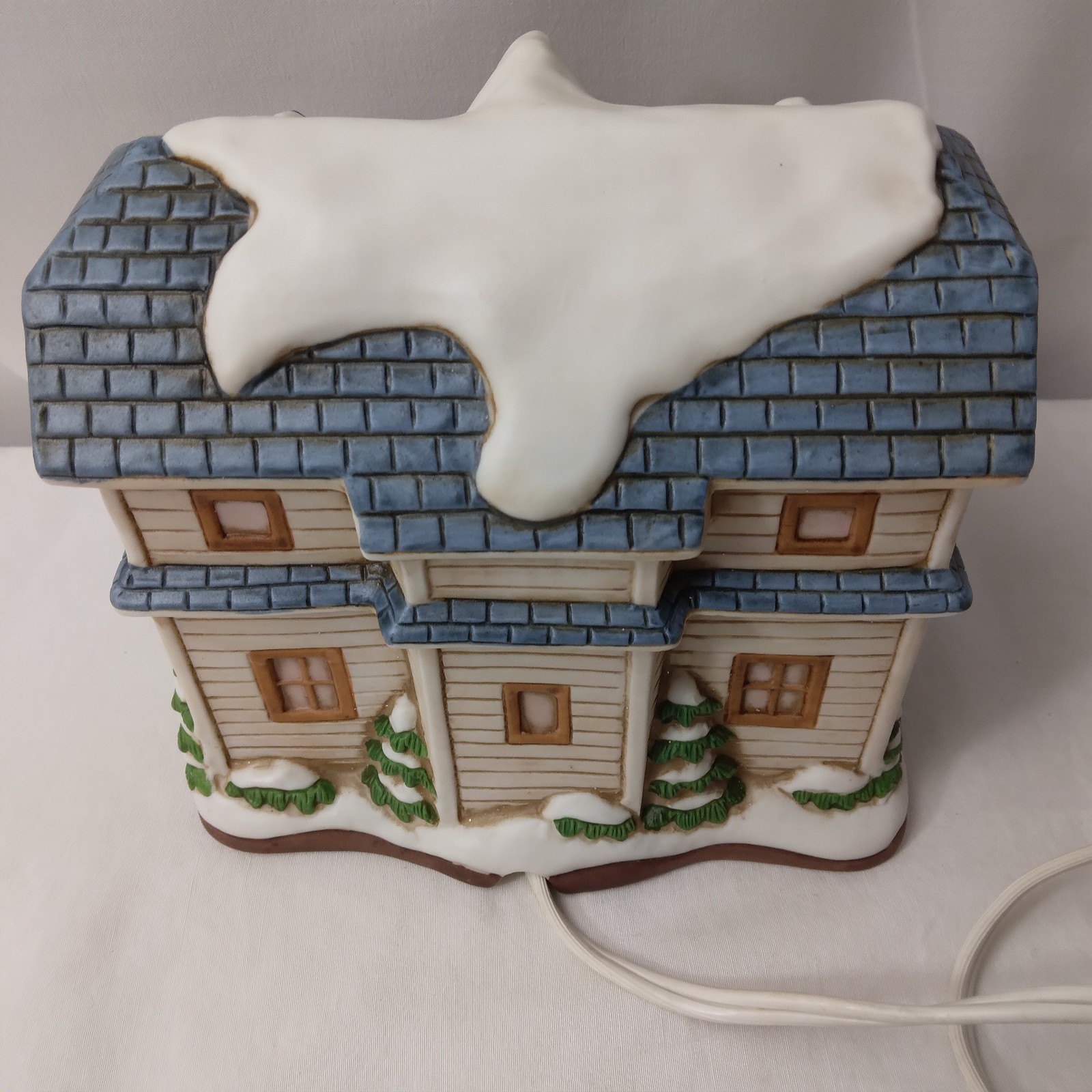 Vintage Homco Christmas Village House Building Ceramic/Porcelain Lighted