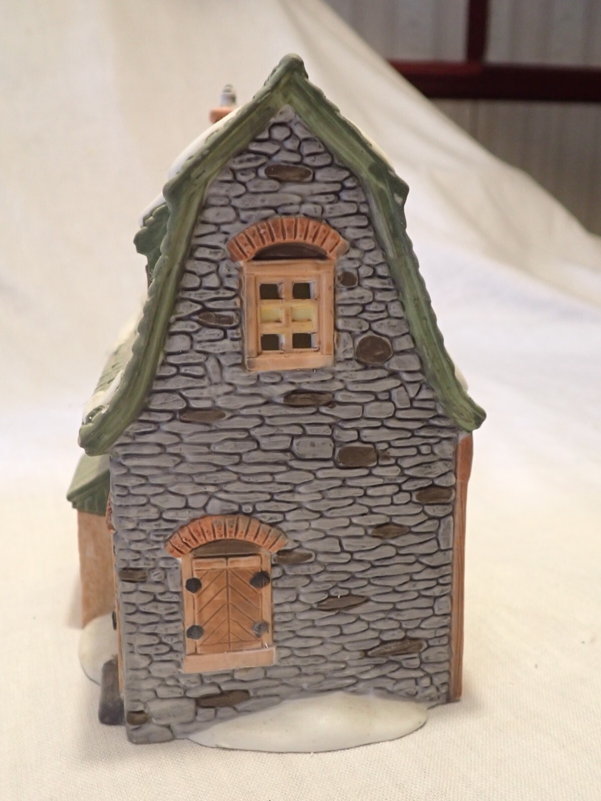 Department 56 Heritage Dickens Village White Horse Bakery #5926-9 in box