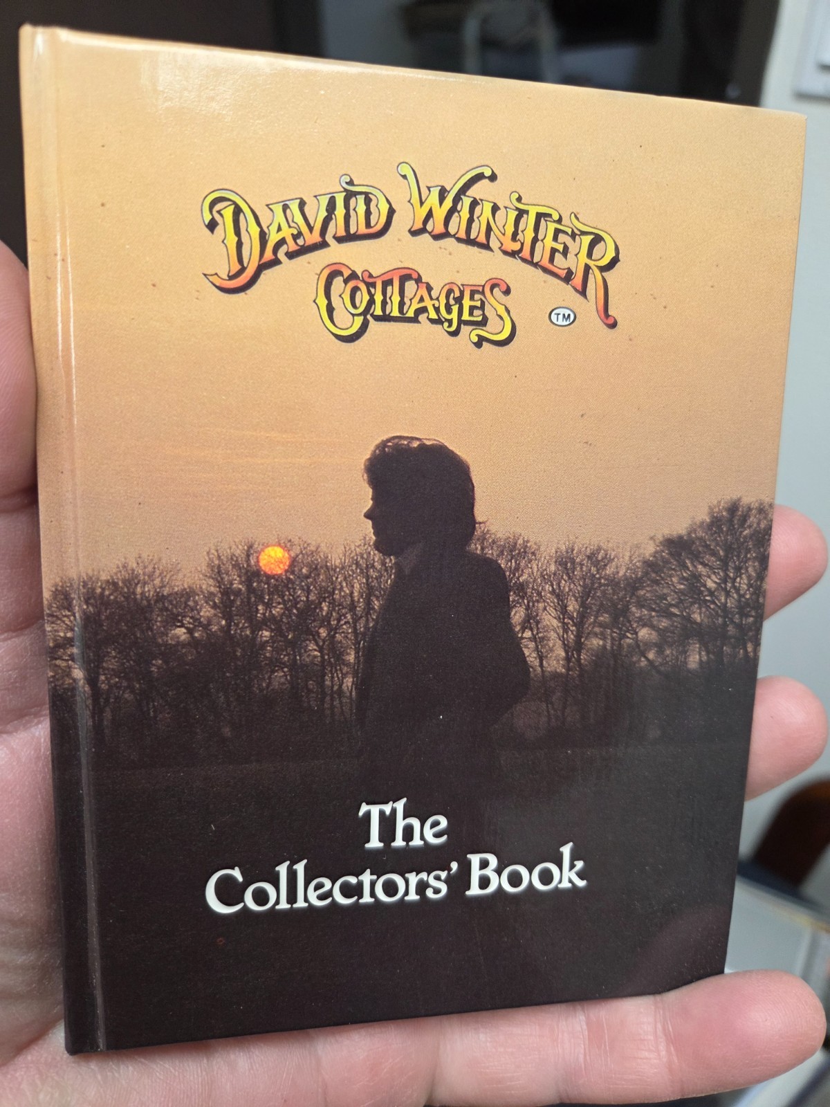 David Winter Cottages The Collectors’ Book 1985 -Vintage Hardcover