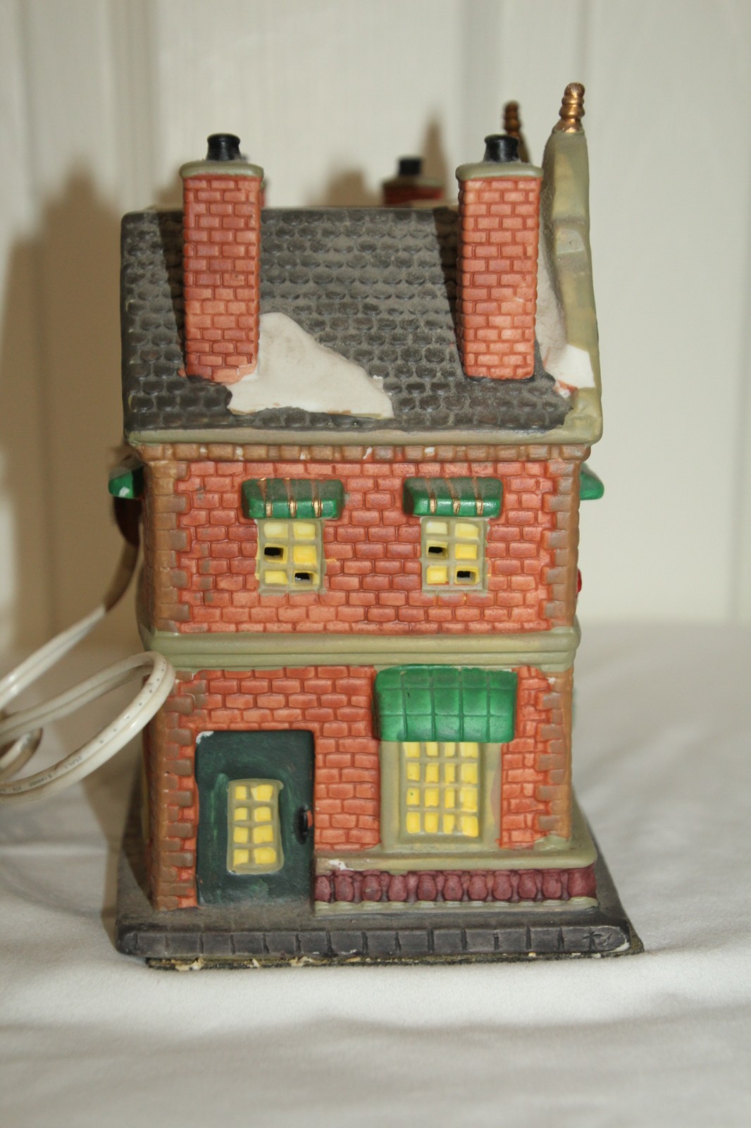 VINTAGE CHRISTMAS STREETS LIGHTED PORCELAIN HOUSE “GOLF SHOP” LIGHT CORD ORG BOX
