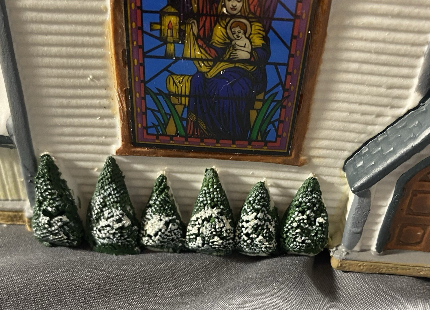 LEMAX Vail Village Porcelain Lighted House 1995 St. Luke’s Church Stained Glass