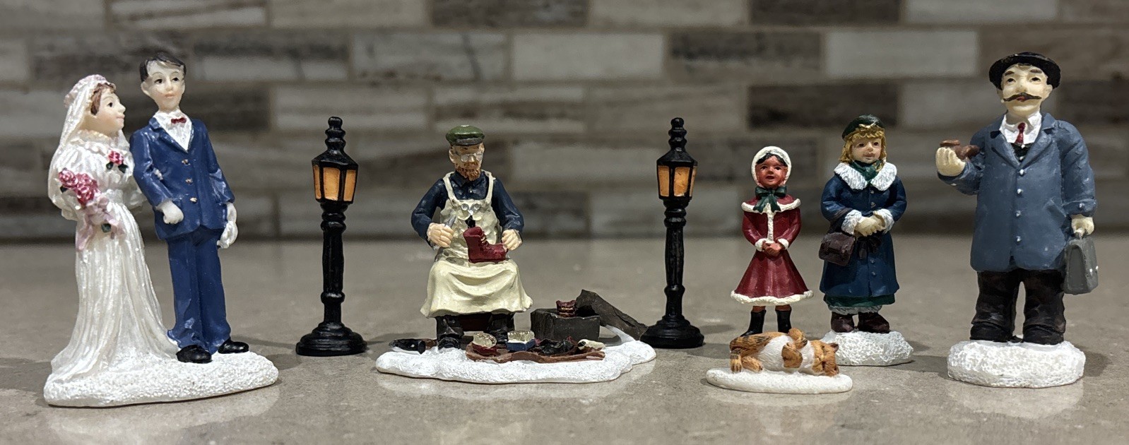 Lot of 6 Holiday Time Christmas Village Figurines Plus 2 Street Lamps