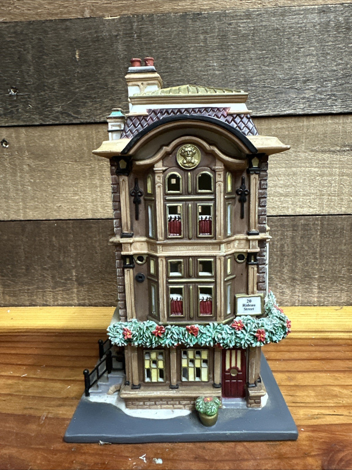 Dept 56 Dickens Heritage Village Canadian Pub