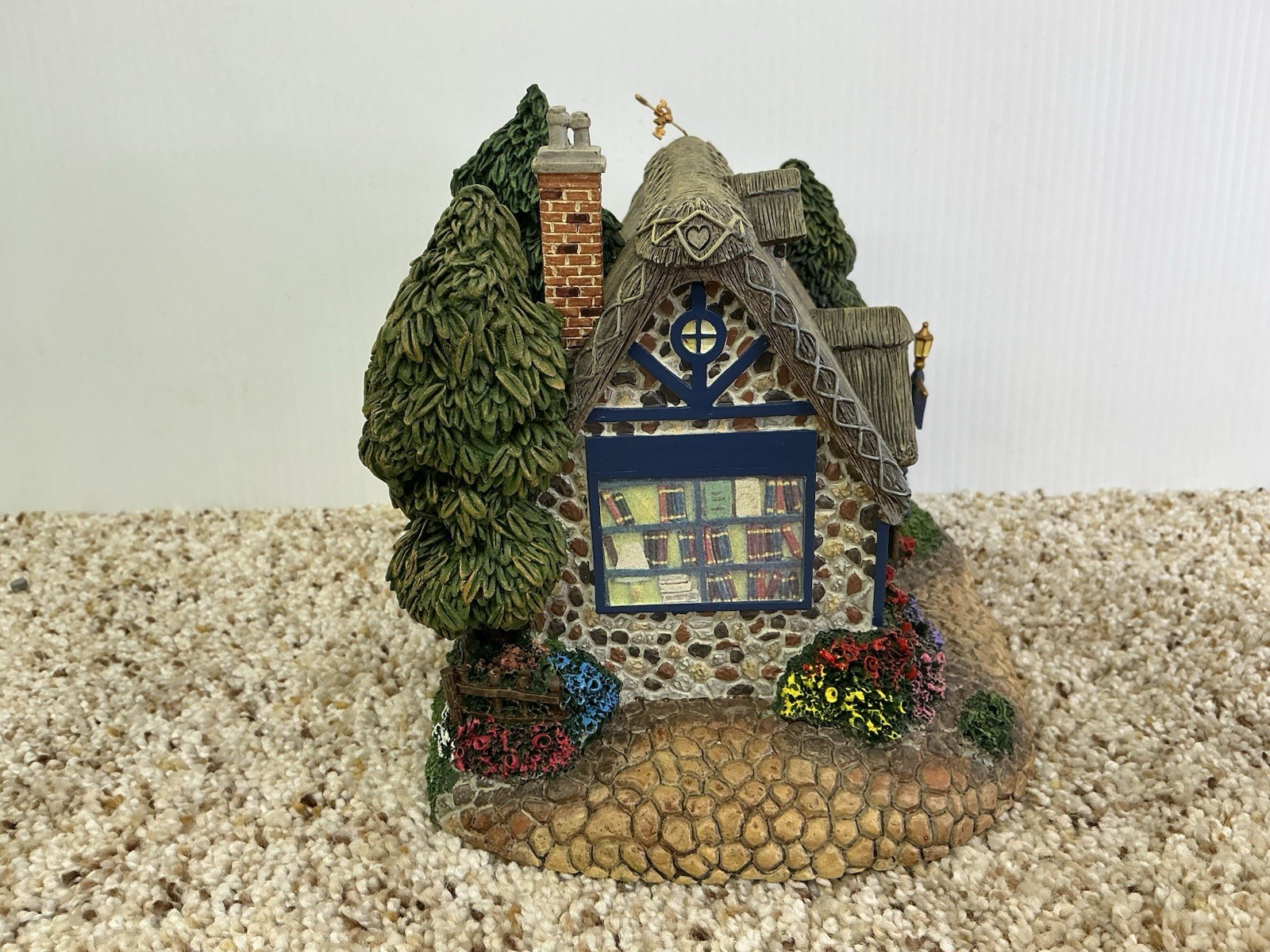Thomas Kinkade Hawthorne Village Lamplight Village “Candlelight Books” 2002