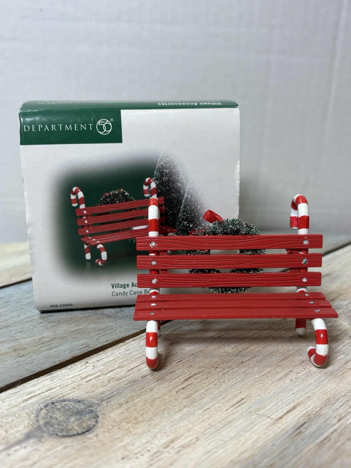 Dept 56 North Pole Series Candy Cane Bench Village Accessory 52669