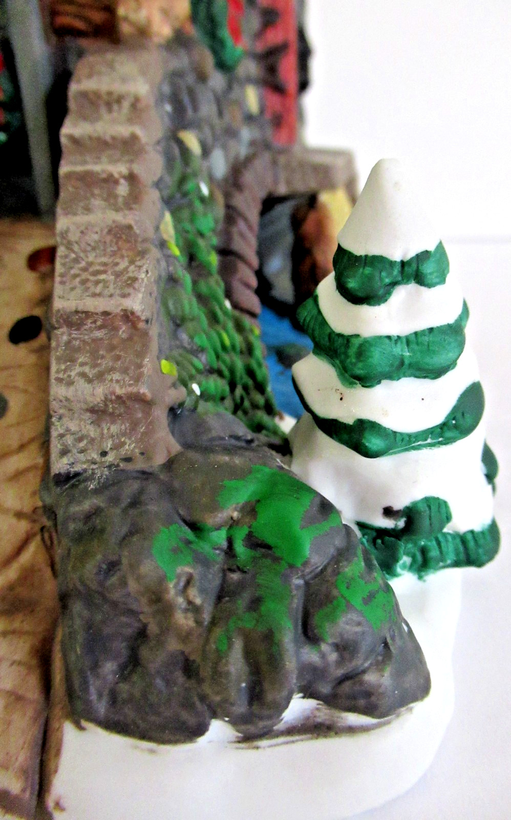 SANTA’S WORKBENCH “STONE BRIDGE WITH HOUSE” ~ (2001) ~ ** VILLAGE ACCESSORY **