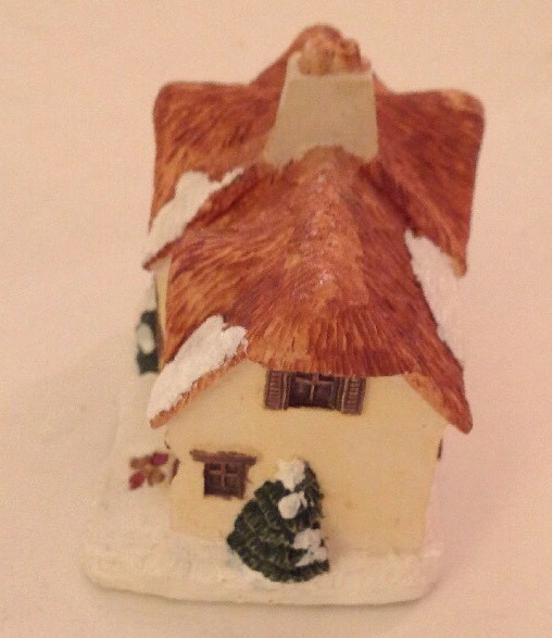 1988 RSVP A Dickens Christmas CRATCHITT COTTAGE Vintage Miniature Cottage Box