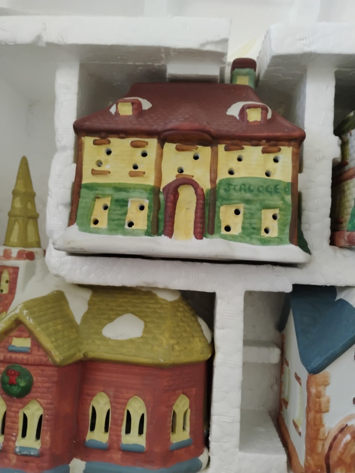 Santa’s Best Dickens of London 10 Hand Painted Porcelain Christmas Village House