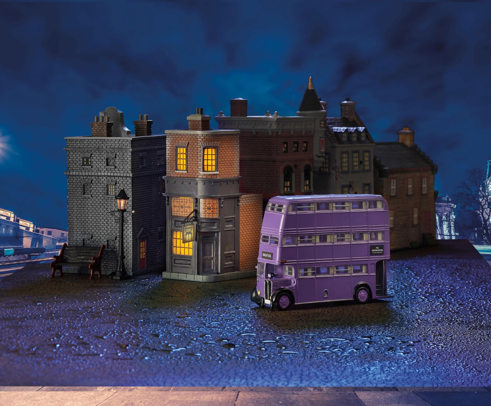 Harry Potter Village Leaky Cauldron Lit Building, 7.91 Inch, Multicolor