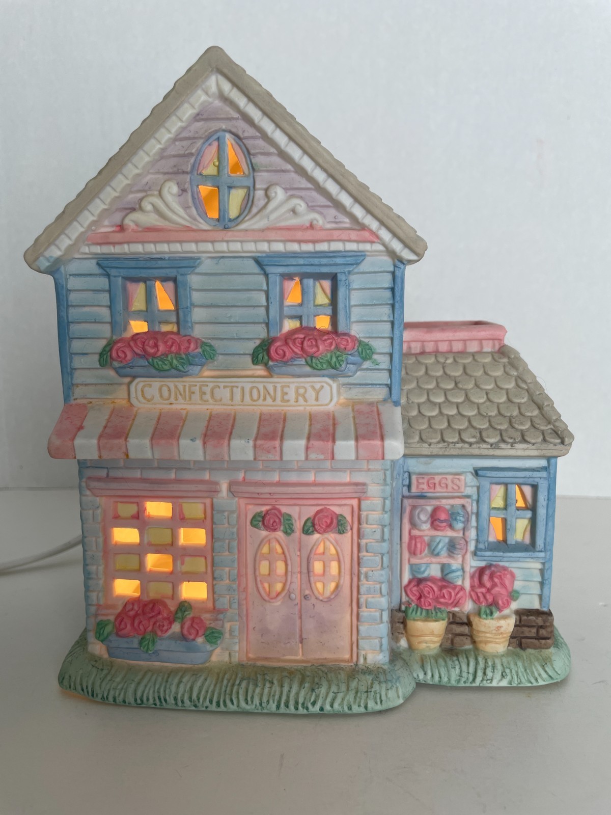 COTTONTAIL LANE EASTER/SPRINGTIME LIGHTED “CONFECTIONARY” EXCELLENT CONDITION