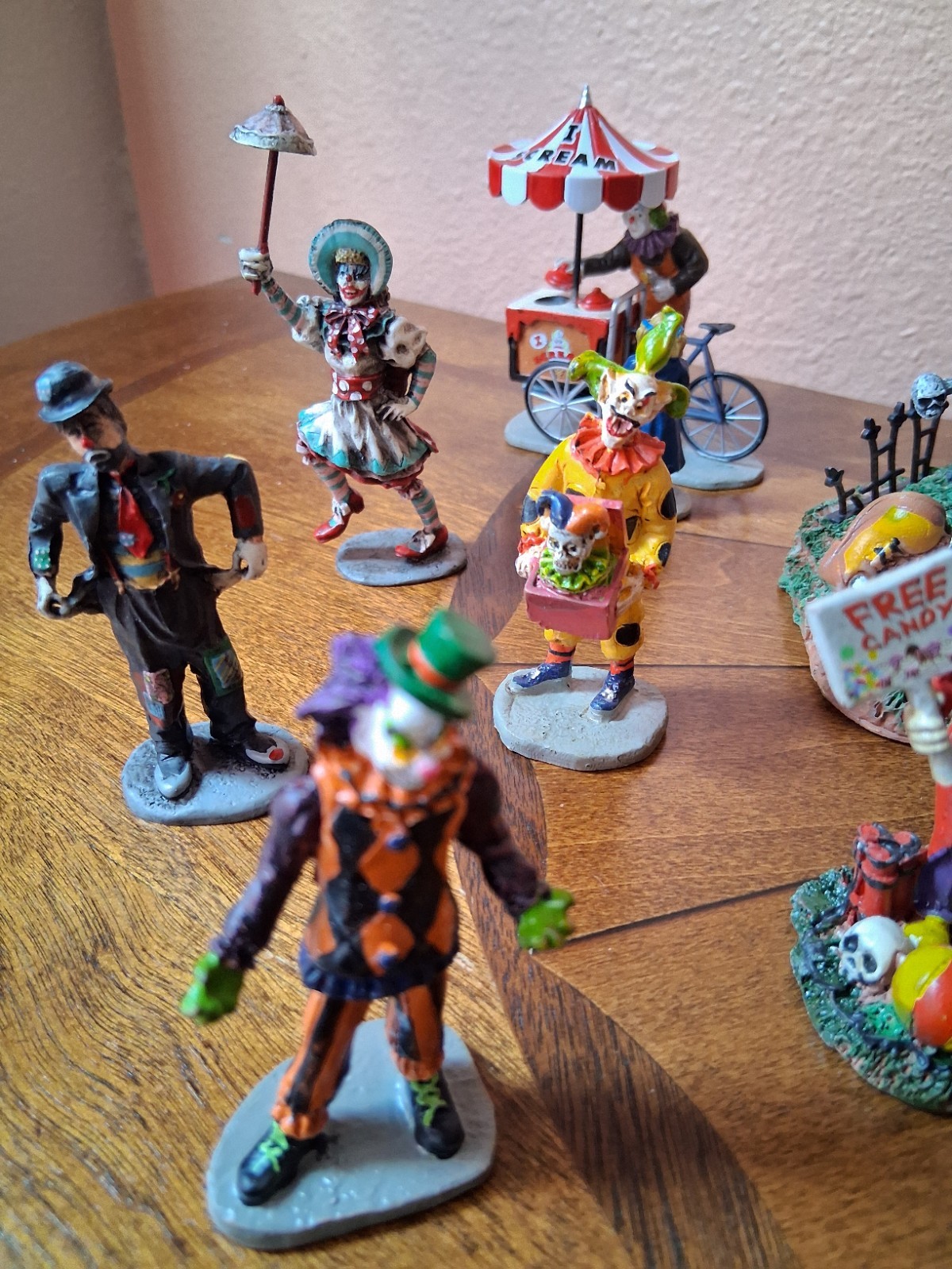 HUGE Halloween Clown Village LOT – Lemax Spooky Town & More – 20 Pieces – Used