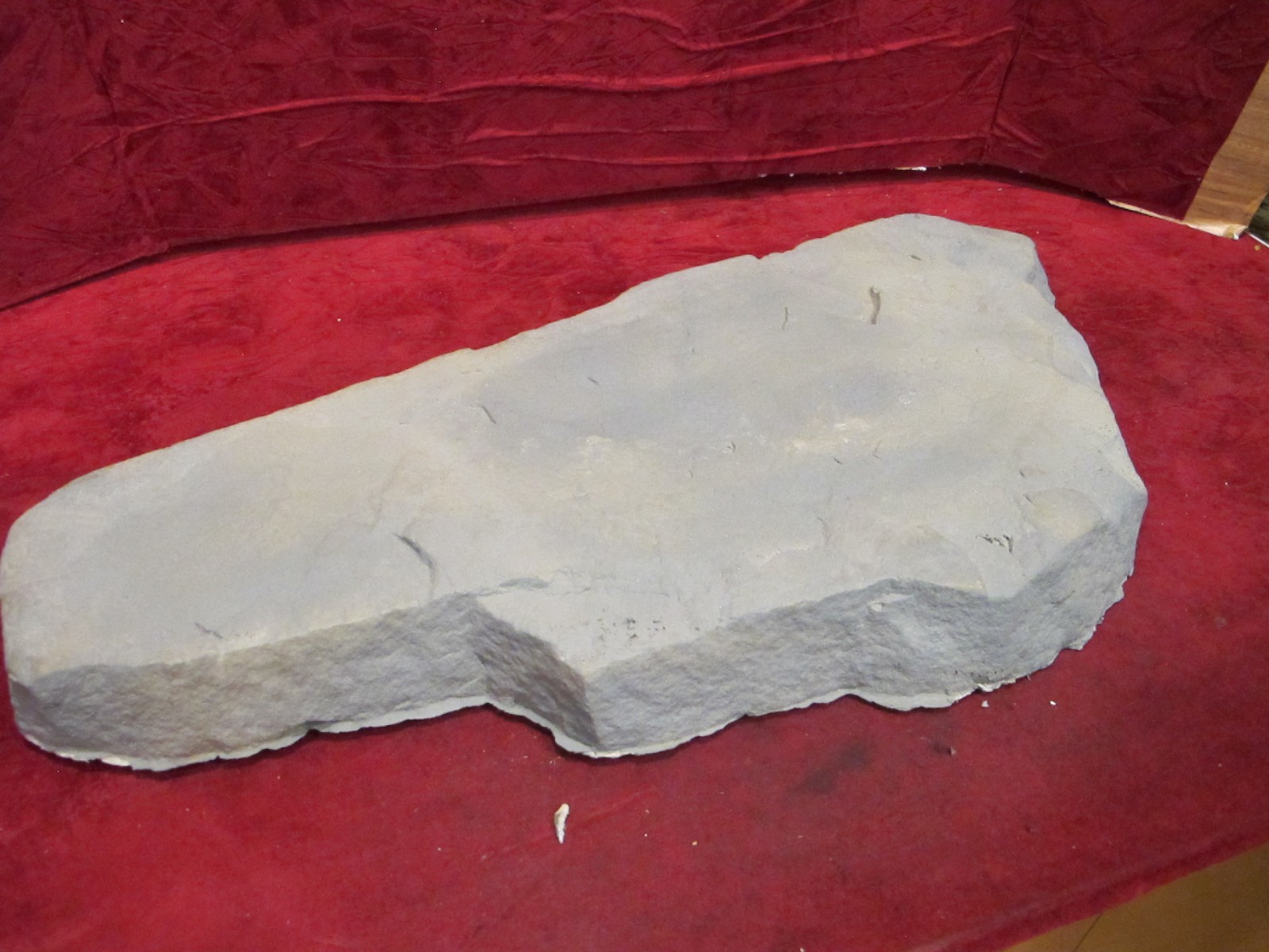 foam rocky ledge train scenary item for layouts 21″ wide