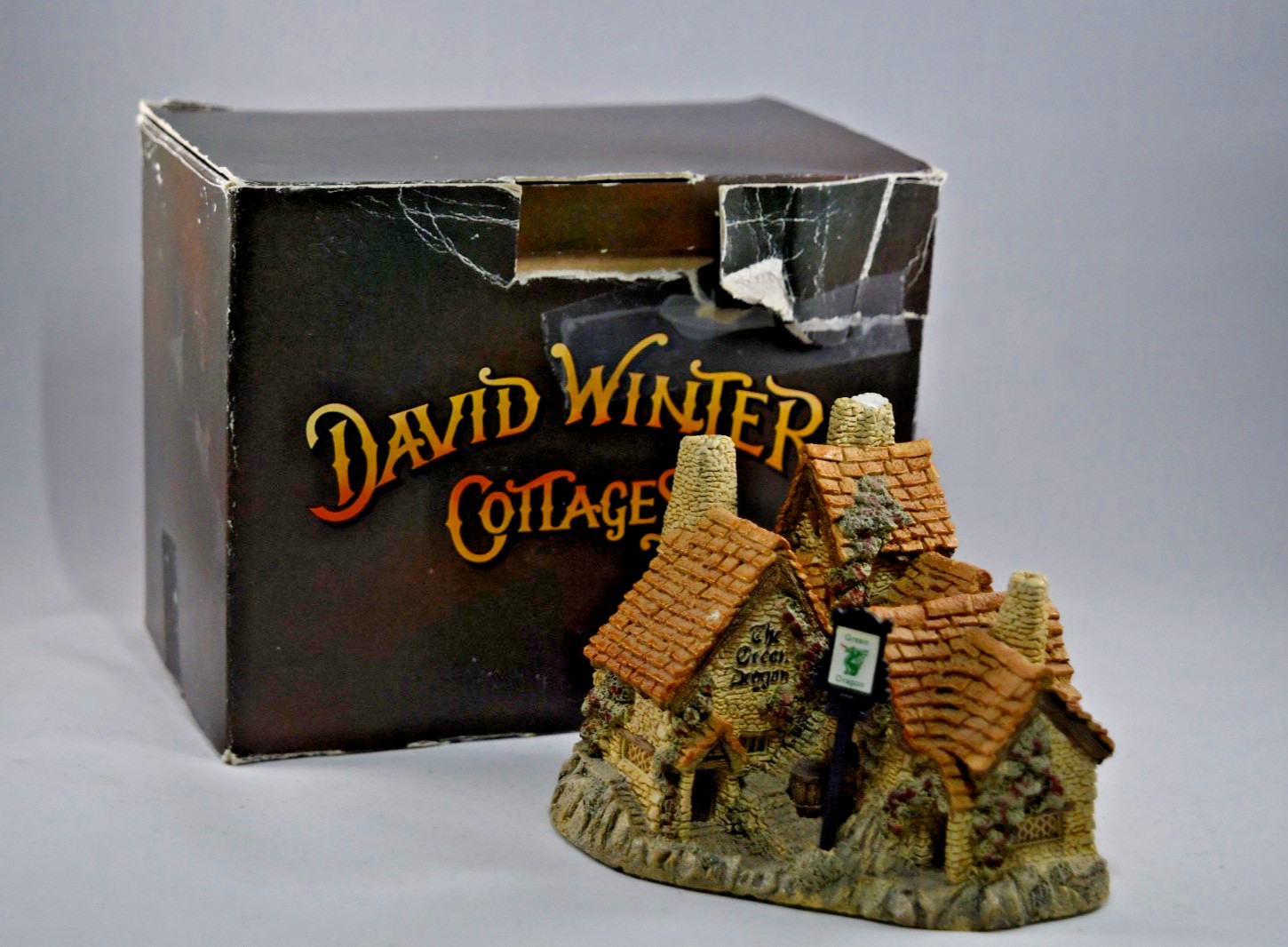 The Green Dragon Pub 1983 Rare David Winter Cottages box & original sign post