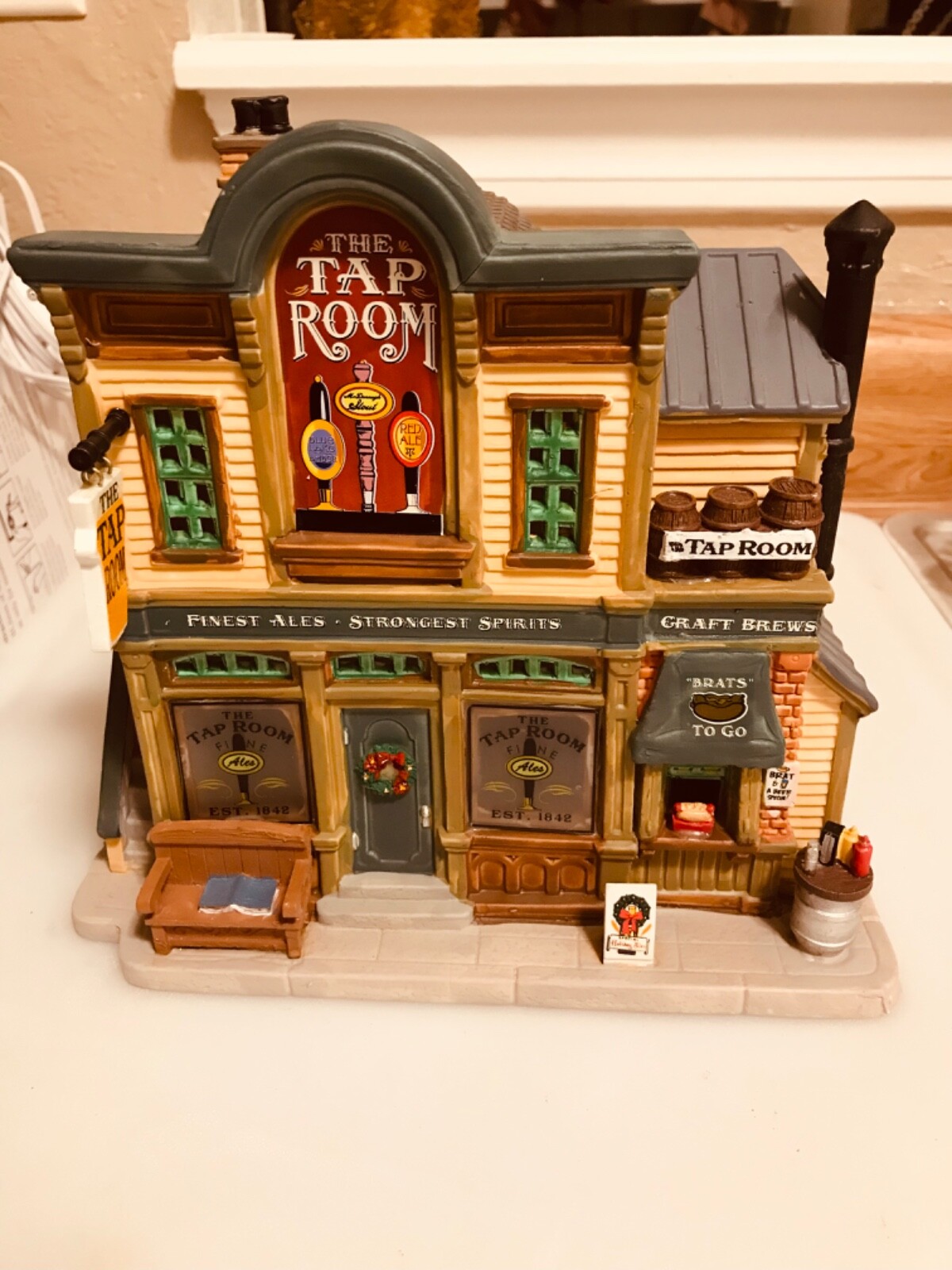 Coventry Cove Lemax The Tap Room lighted building