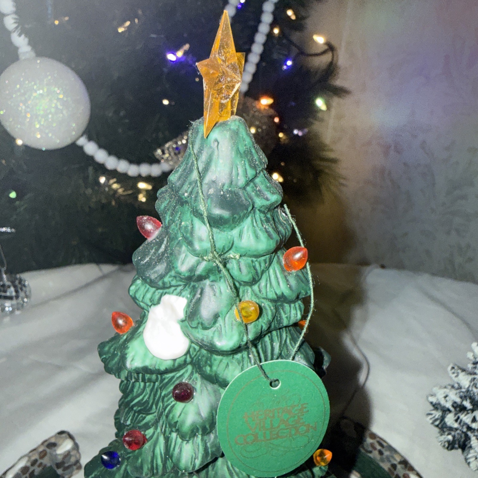 Department 56 Heritage Village Collection “Town Tree”/ “Town Tree Trimmers”lot