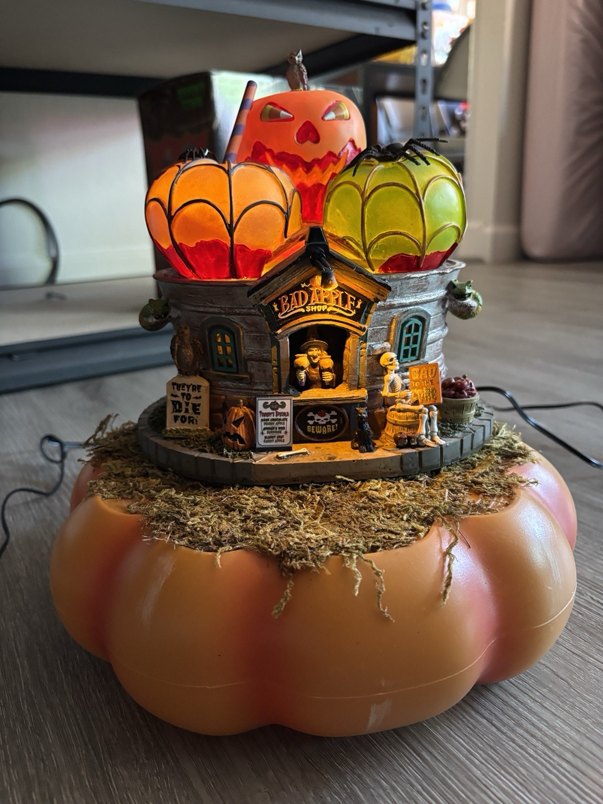 Spookytown Halloween village Pumpkin platform With Moss Lemax Dept 56