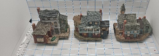 VTG 1989 Avon Early American Light-up Village Collection-TOWN SQUARE NO LIGHTS