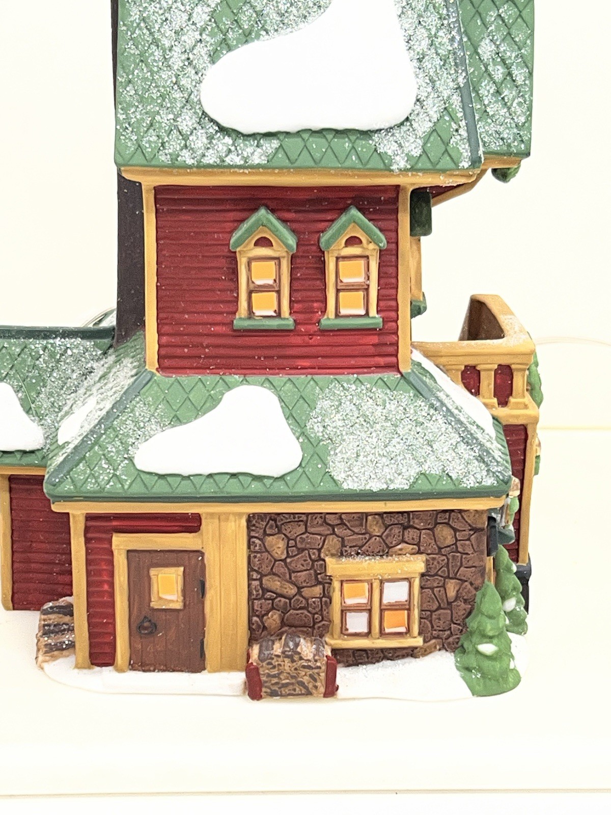 Dept 56 North Pole Santas Rooming House #56386 1995 Retired Excellent !