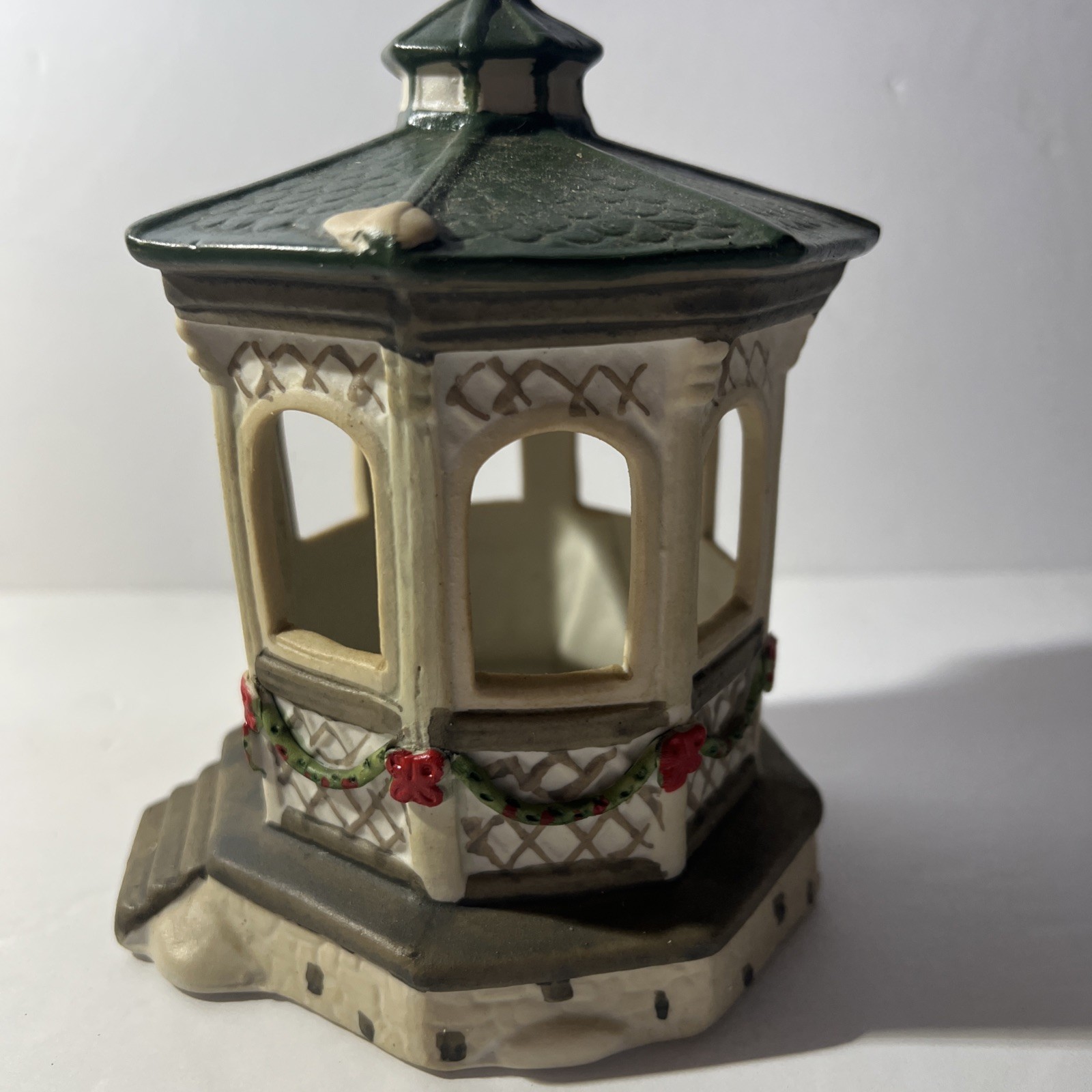 Lemax Hearthside Village Porcelain Gazebo in Box 1991