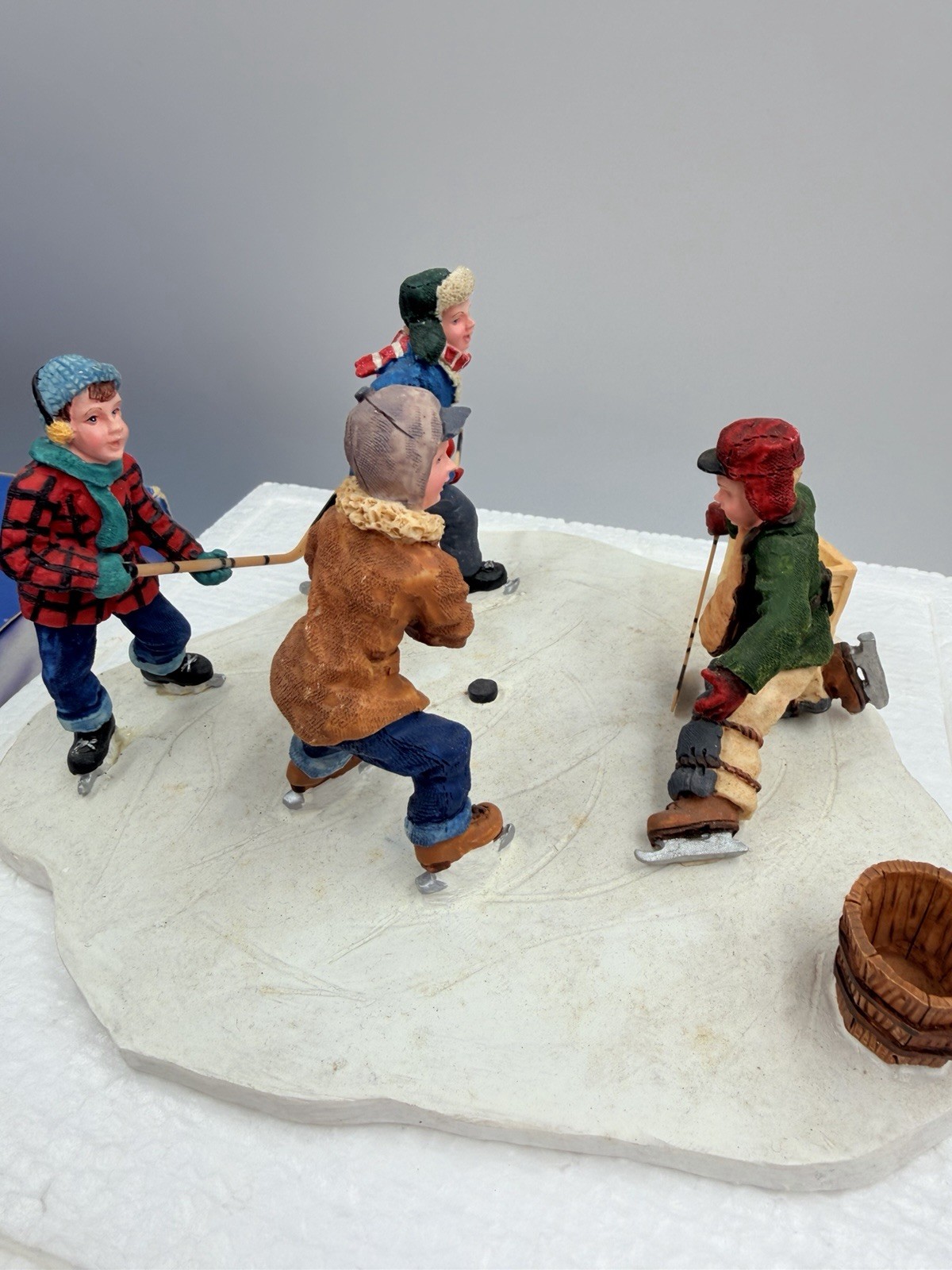 Vintage LEMAX PASSING THE PUCK Hockey 1997 Christmas Village Accessory #77024