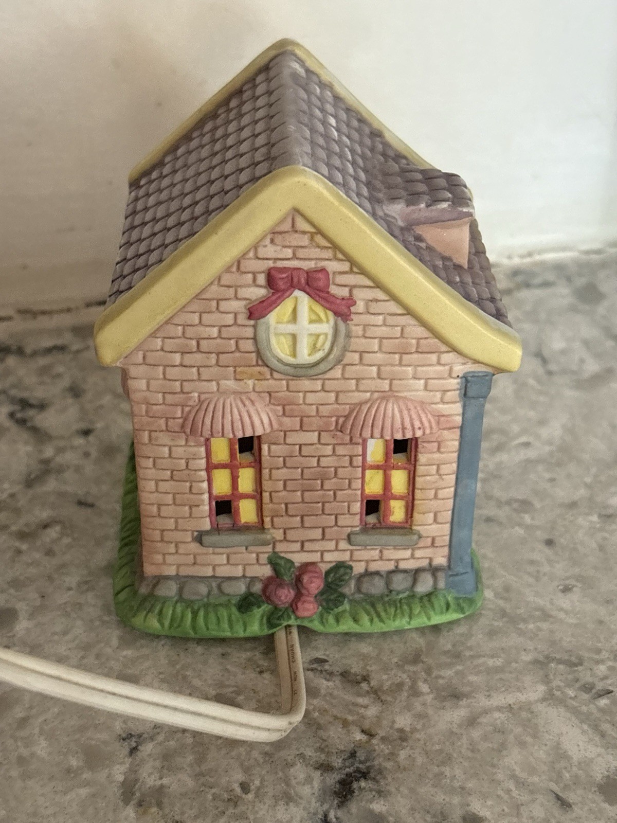 VTG 1993 Yi Cheing Spring Porcelain Ceramic Grocery Store Village Light Cottage