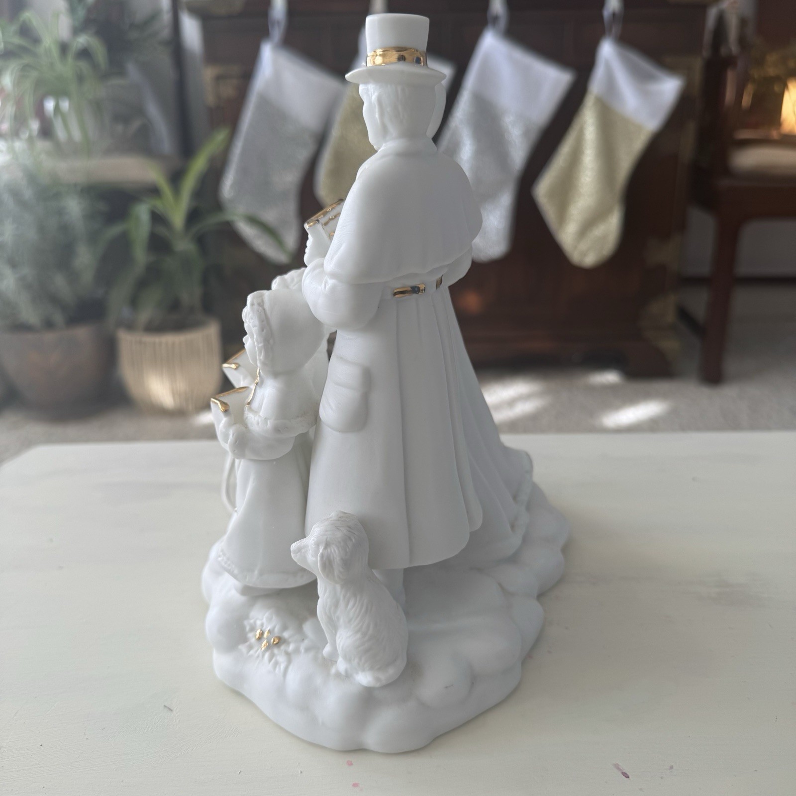 1998 RSVP International Porcelain Lighted “Caroling Family” Figurine