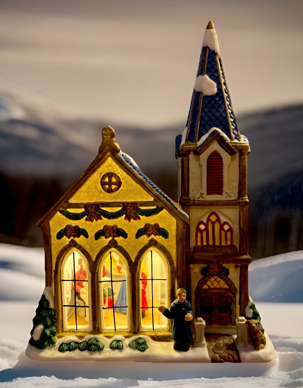 Victorian Village Collectibles “St Vincent’s Church” Porcelain Building Mint
