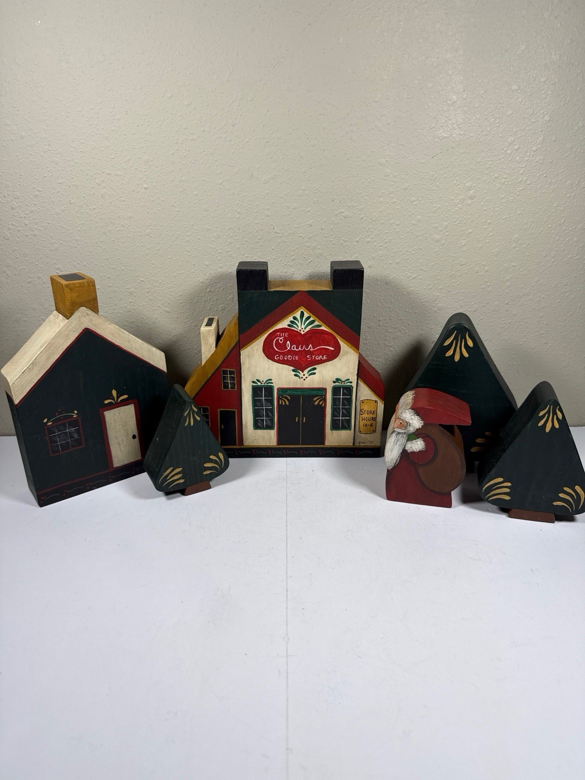 VTG Hand Painted Wood 6 Pc Folk Art Christmas Village Claus Goodie Store Signed