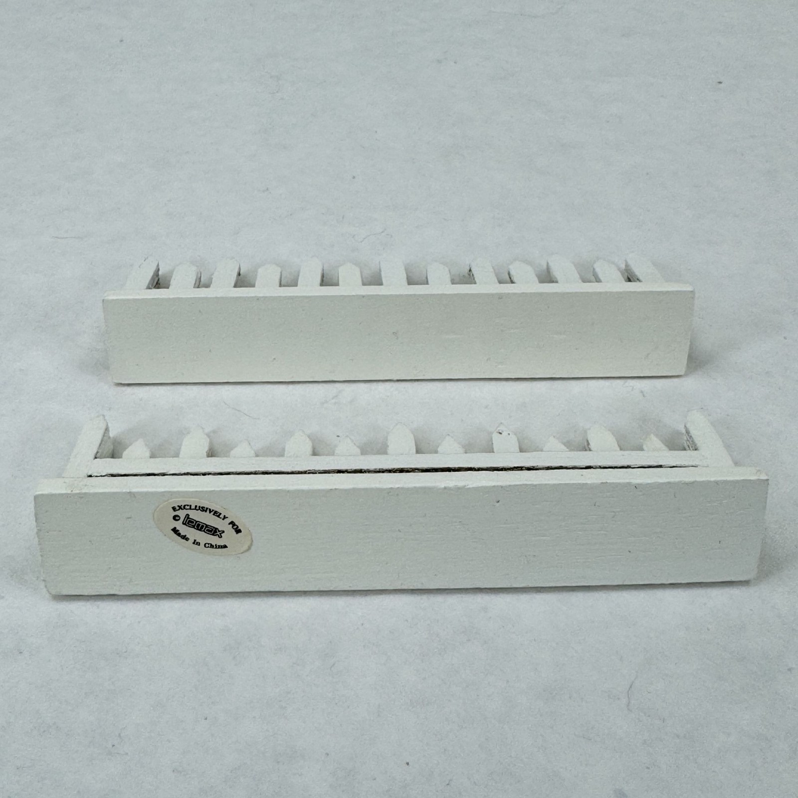 Vtg Christmas Village Accessories 3 Miniature Figurines 2 White Picket Fence