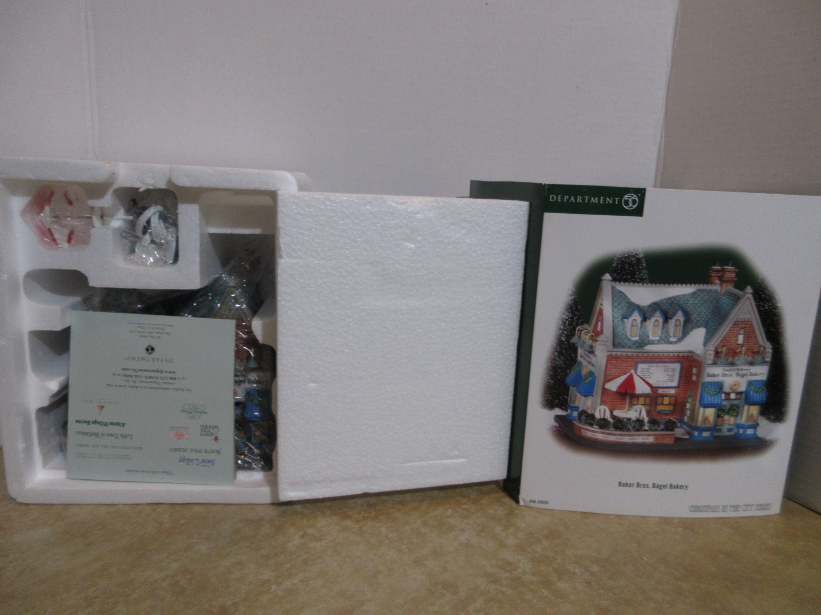 Dept. 56 Christmas In The City 2001 Baker Bros. Bagel Bakery #56.58920 Mint