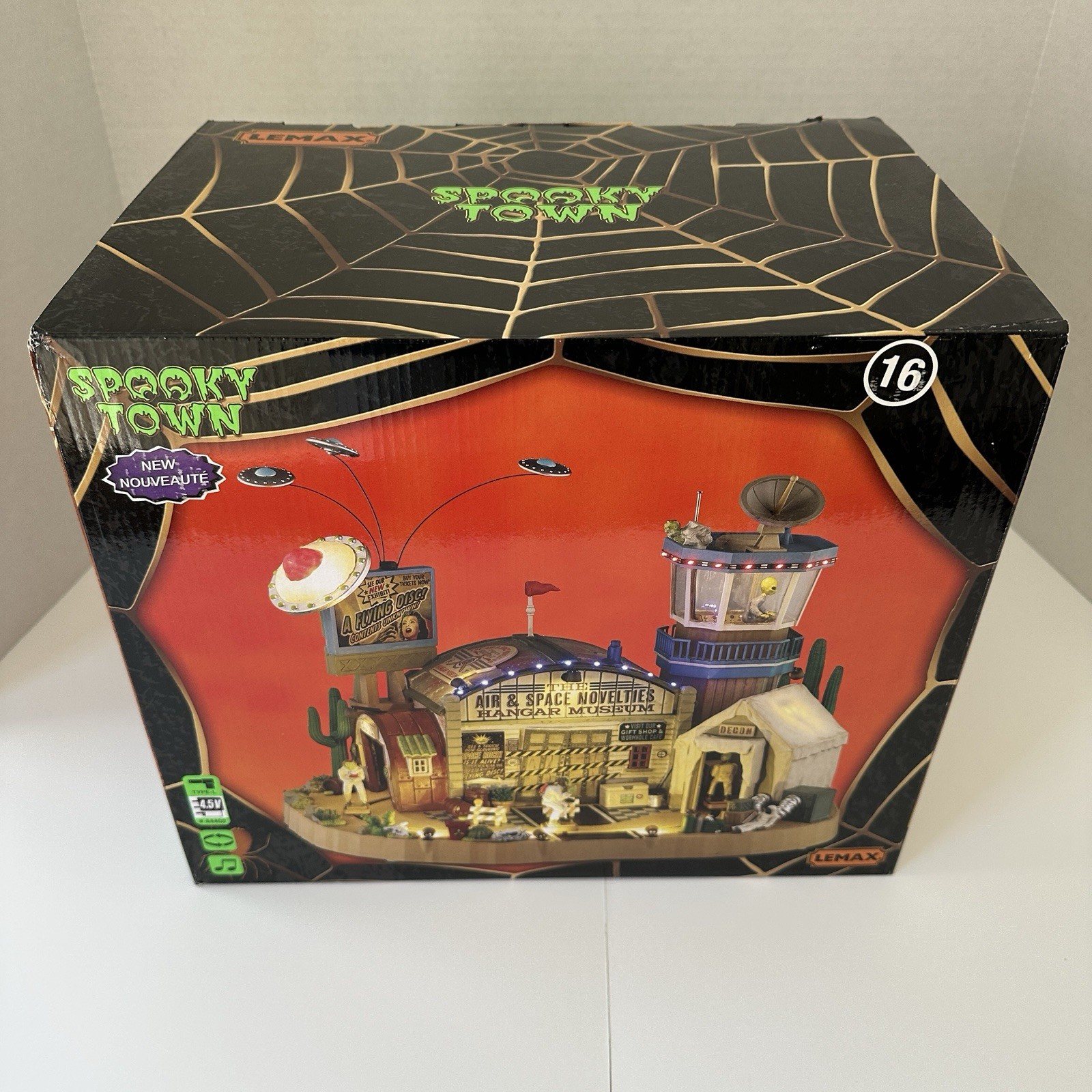 Lemax Spooky Town Halloween The Air & Space Novelties Hangar Museum UFO #55301